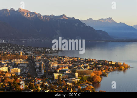 La città di Vevey sul Lago di Ginevra, Vevey, Vaud, Svizzera Foto Stock