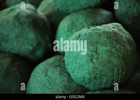 Verde elaborato e tinti elefante poo fibra per la fabbricazione della carta Foto Stock