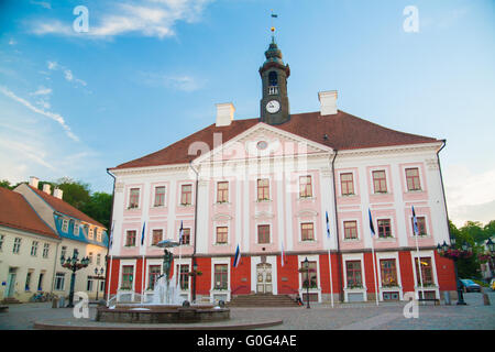 Il vecchio municipio bello a Tartu, Estonia Foto Stock