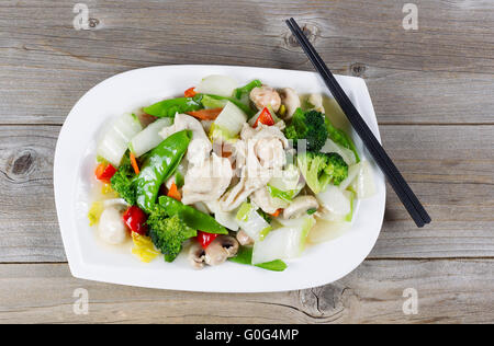 Stir fry white pollo e verdure miste pronto a mangiare Foto Stock