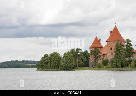 Frammento di Trakai del Castello sul Lago di Galve (Lituania). Foto Stock