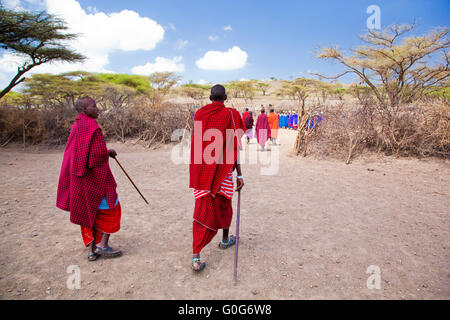 Maasai le persone e il loro villaggio in Tanzania, Africa Foto Stock