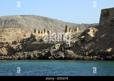 Exclave di Musandam in Oman con fjord Khor Ash Sham e telegrafo Isola Foto Stock