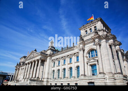 L'edificio del Reichstag del parlamento tedesco Bundestag a Berlino Foto Stock