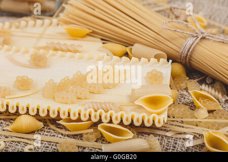 La pasta sul saccheggio di close-up macro Foto Stock