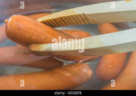 Salsicce in una pentola Foto Stock