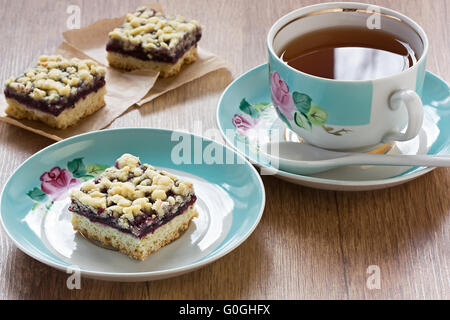Sbricioli pie e tazza di tè Foto Stock