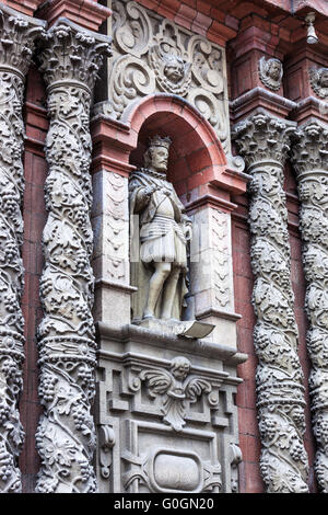 Edificio in stile coloniale con sculture Foto Stock