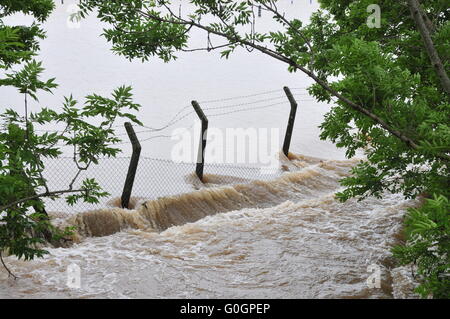 Le inondazioni di Aberystwyth nel giugno 2012 causano gravi danni Foto Stock