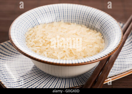 Ciotola di riso parboiled riso per risotti Foto Stock