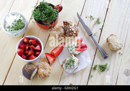 Lye rotolo con crema di formaggio Foto Stock