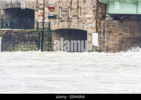 Nave allagata serratura durante la fase di heavy rain Foto Stock