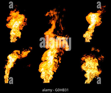 Set di razzi gas fiammeggiante fuoco zampilli e incandescente fiamme set fotografico isolato su sfondo nero Foto Stock