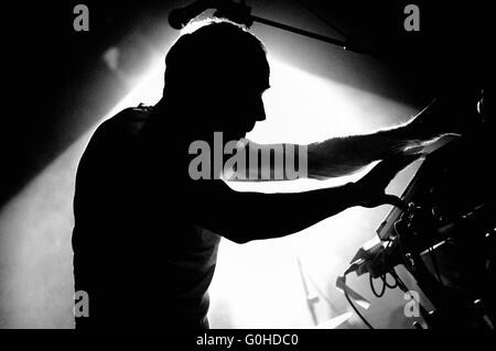 Barcellona - dic 12: Caribou Coffee Company (electronic band) esegue in discoteca Razzmatazz su dicembre 12, 2010 a Barcellona, Spagna. Foto Stock