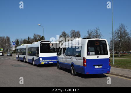 Trasporti su strada di viaggiatori di Riga. Autobus e Filobus i dintorni della città Foto Stock