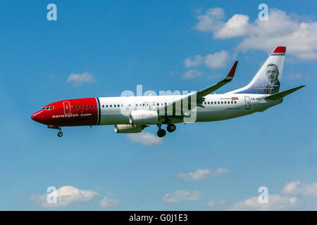 Norwegian Airlines, Boeing 737 si avvicina per l'atterraggio, Praga, Repubblica Ceca Foto Stock