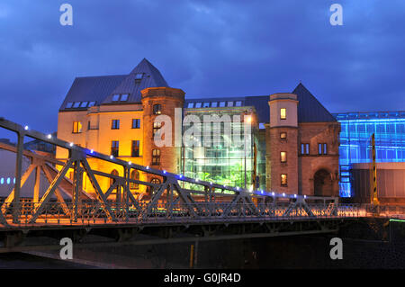 Imhoff-Schokoladenmuseum, Schokoladenmuseum, Stollwerck Lindt Imhof Museum, Deutzer Drehbrucke, Rheinauhafen, Colonia, nella Renania settentrionale-Vestfalia, Germania / Köln, Imhoff museo del cioccolato, Deutzer Drehbrücke Foto Stock