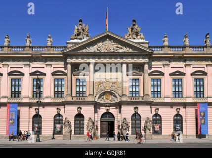 Deutsches Historisches Museum, il viale Unter den Linden, nel quartiere Mitte di Berlino, Germania / Museo Storico Tedesco, DHM Foto Stock