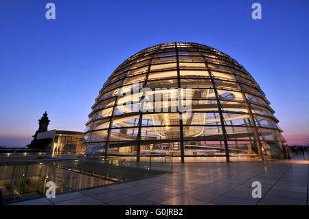 Cupola del Reichstag di Berlino, Germania Foto Stock
