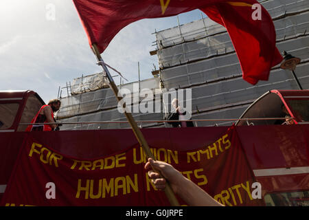 Londra, Regno Unito. Il 1 maggio 2016. Jeremy Corbyn, leader del partito laburista, parla durante il giorno di maggio rally. Wiktor Szymanowicz/Alamy Live News Foto Stock