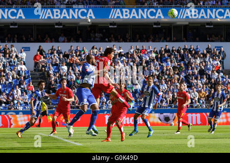 La Coruña, Spagna. Il 1 maggio, 2016. Santiago Vergini (Getafe CF) e Sidnei Rechel Da Silva (Deportivo) salta alla testa la sfera durante La Liga BBVA match tra RC Deportivo de la Coruña e Getafe CF a Stadio Riazor il 1 maggio 2016 a La Coruña, Spagna. Credito: Visual&scritto SL/Alamy Live News Foto Stock