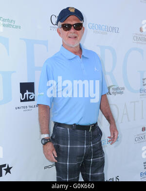 Burbank, CA, Stati Uniti d'America. Il 21 febbraio, 2016. 02 Maggio 2016 - Burbank, in California - Alan Thicke. Gli arrivi per la nona edizione del George Lopez Celebrity Golf Classic a beneficio del George Lopez Foundation tenutosi presso il Lakeside Golf Club. Photo credit: Birdie Thompson/AdMedia © Birdie Thompson/AdMedia/ZUMA filo/Alamy Live News Foto Stock