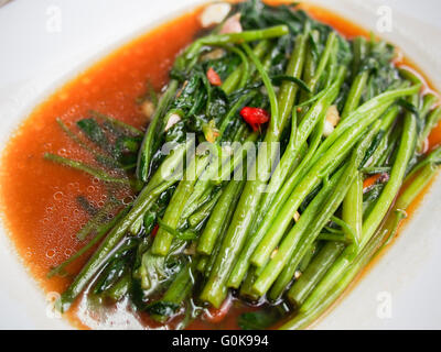 Acqua fritto spinaci fritti, gloria di mattina Foto Stock