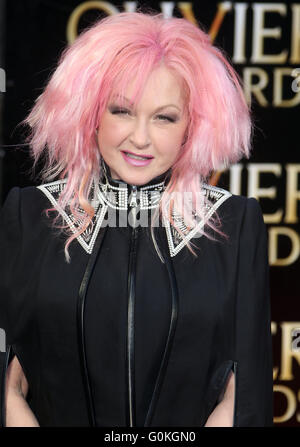 3 aprile 2016 - Cyndi Lauper frequentando il Olivier Awards 2016 at Royal Opera House Covent Garden di Londra, Regno Unito. Foto Stock