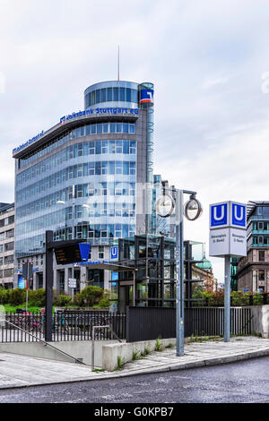 Stoccarda Stoccarda Volksbank eG bank building esterno e Börsenplatz U bahn ingresso Foto Stock
