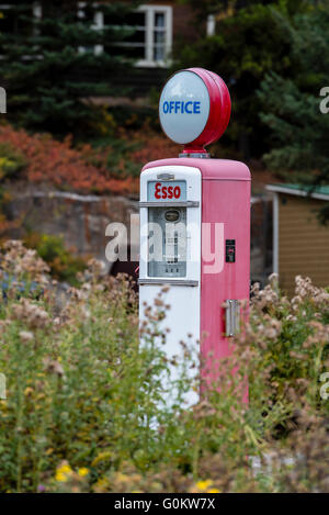 Vecchia Stazione di gas, il castello di giunzione, Bow Valley Parkway, il Parco Nazionale di Banff, Alberta, Canada, America del Nord Foto Stock