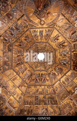 Un bellissimo soffitto della cattedrale nel cuore di Firenze Foto Stock