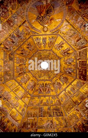 Un bellissimo soffitto della cattedrale nel cuore di Firenze Foto Stock