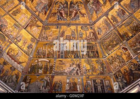 Un bellissimo soffitto della cattedrale nel cuore di Firenze Foto Stock