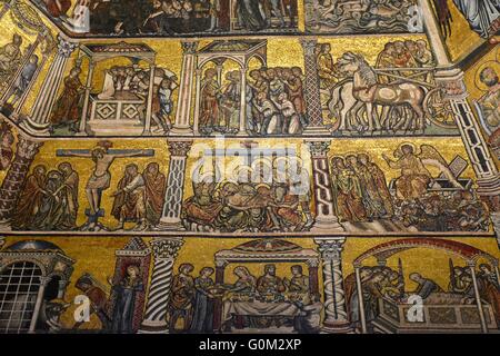 Un bellissimo soffitto della cattedrale nel cuore di Firenze Foto Stock