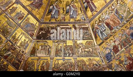 Un bellissimo soffitto della cattedrale nel cuore di Firenze Foto Stock