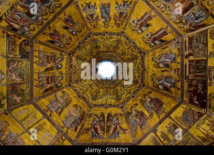 Un bellissimo soffitto della cattedrale nel cuore di Firenze Foto Stock