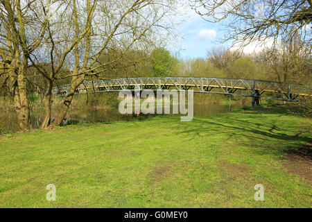 Breve passaggio attraverso il Fiume Great Ouse in Bedford Foto Stock