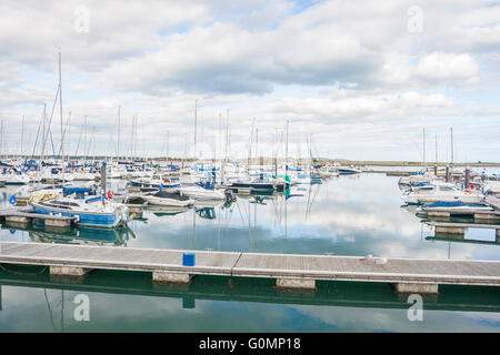 Molte barche giacenti presso la Darsena a Dublino, Irlanda Foto Stock