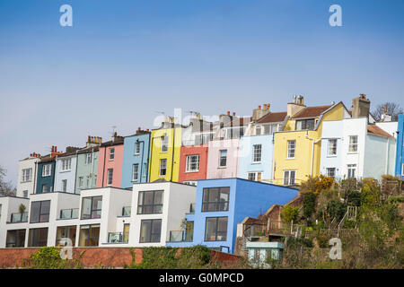 Un terrazzamento fila di case a Bristol, nel sud-ovest dell'Inghilterra, Regno Unito. Foto Stock