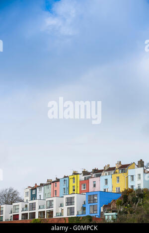 Un terrazzamento fila di case a Bristol, nel sud-ovest dell'Inghilterra, Regno Unito. Foto Stock