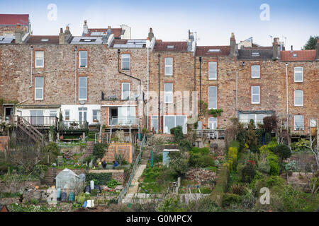 Un terrazzamento fila di case a Bristol, nel sud-ovest dell'Inghilterra, Regno Unito. Foto Stock