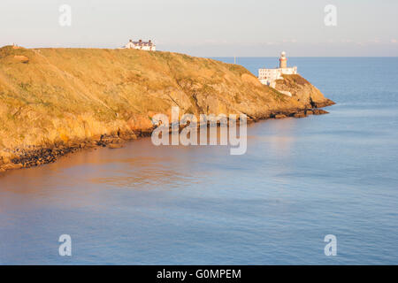 Faro di Baily al tramonto a Howth peninsula, Dublino, Irlanda Foto Stock