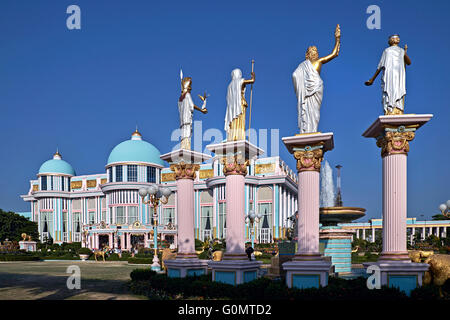 Sukhawadee Pattaya. Il palazzo open house Sukhawadee, molto colorato e opulento. Pattaya Thailandia S. E. Asia. Foto Stock