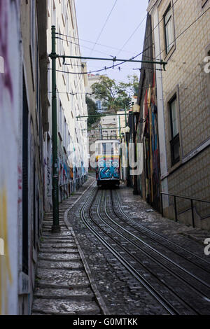 Remodelado tram a Lisbona in Portogallo Foto Stock