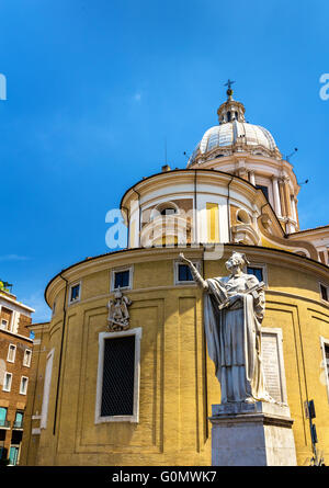 Statua di San Carlo e la Basilica di Roma Foto Stock