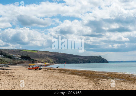 Praa Sands e testa Rinsey sulla South Cornwall costo in una giornata di sole Foto Stock