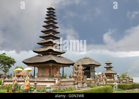 Pura Ulun Danu Bratan indù tempio Buddista Bedugul Bali Indonesia Foto Stock