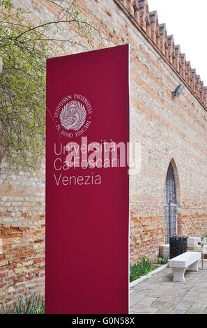 Ca Foscari di Venezia (Università Ca' Foscari di Venezia) situato sul Canal Grend Foto Stock