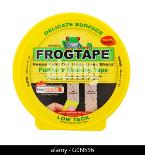 Rotolo di pittori Frogtape nastro per mascheratura con contenitore in plastica su sfondo bianco Foto Stock