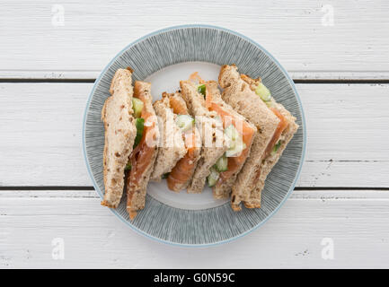 Salmone e cetriolo panini Foto Stock